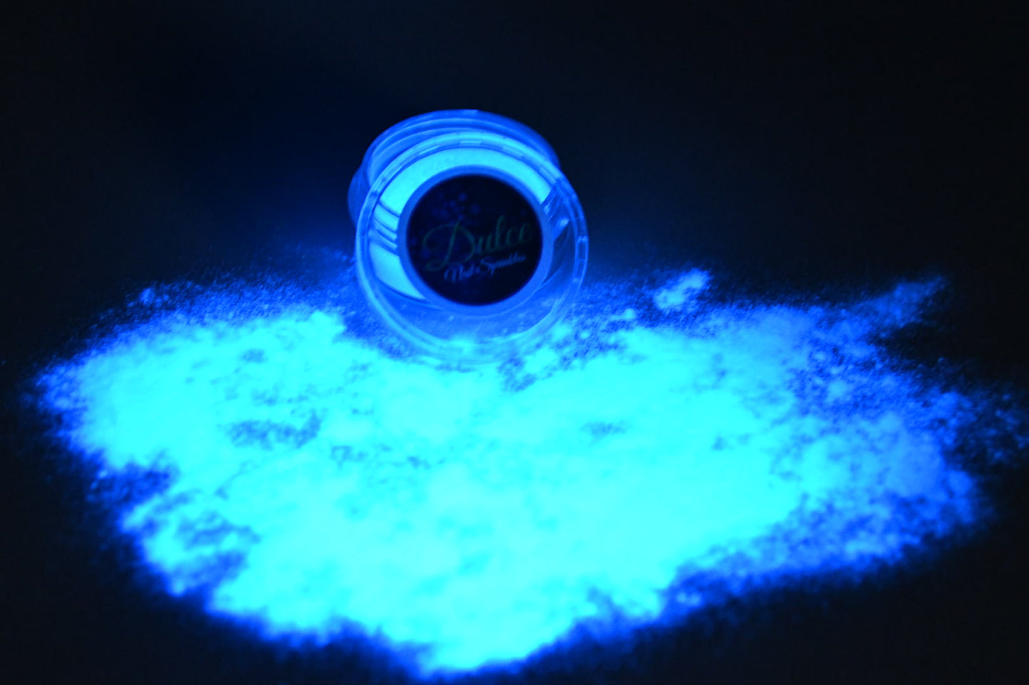Blue glow pigment